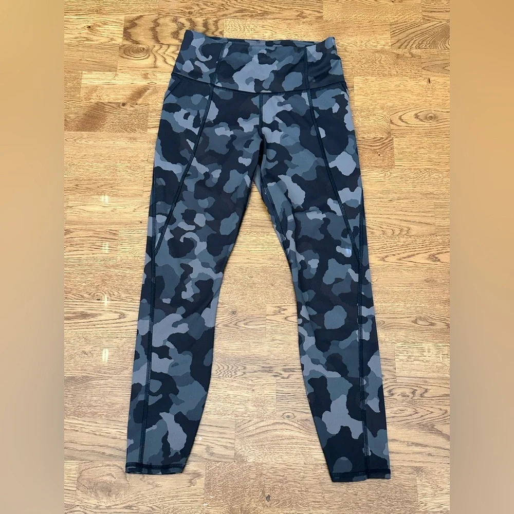 ATHLETA Lightning Camo 7/8 Tight Legging Size XS - Picture 2 of 16